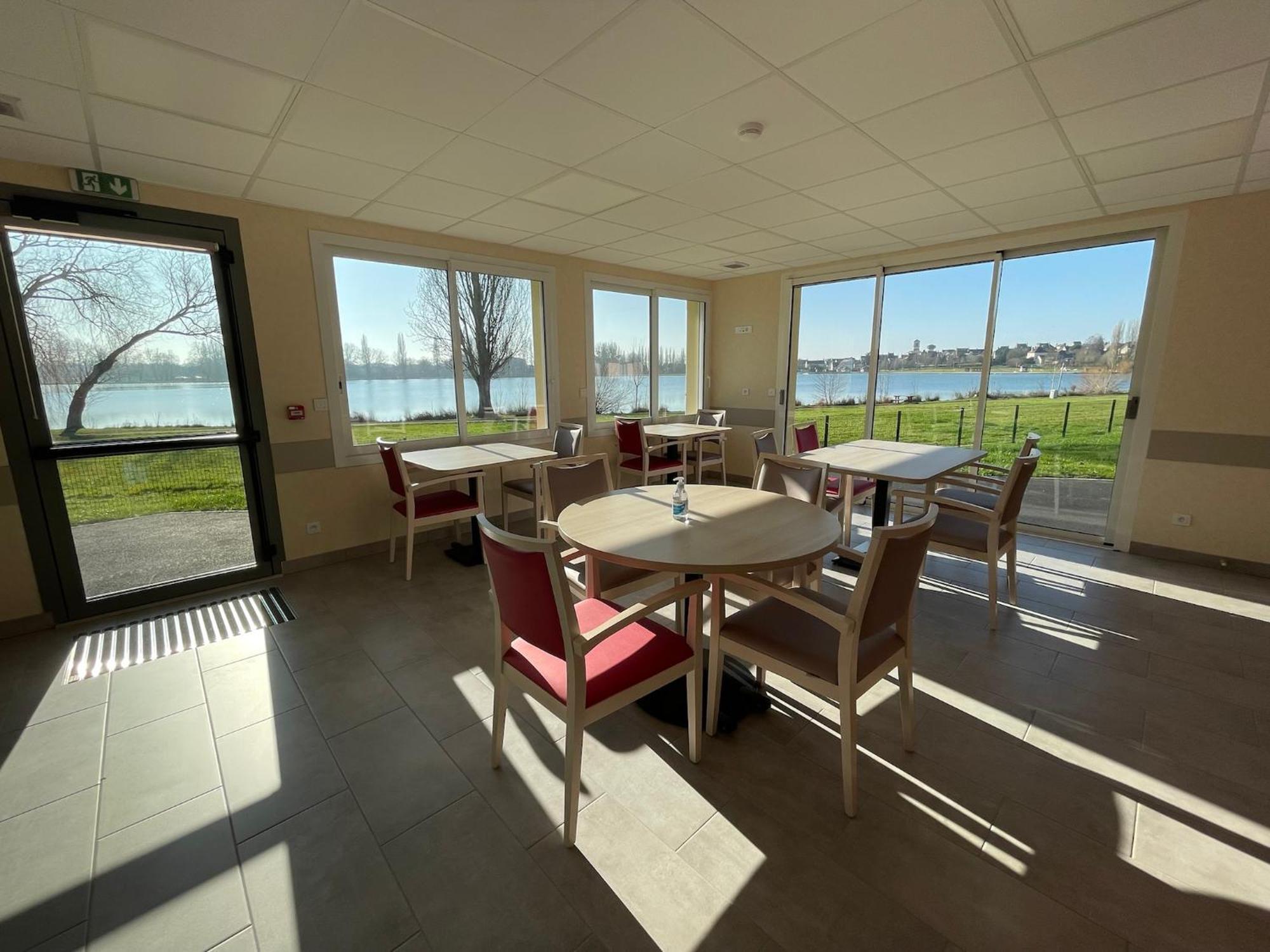 Relais Les Rives Du Lac Coulonges-sur-Sarthe Eksteriør bilde